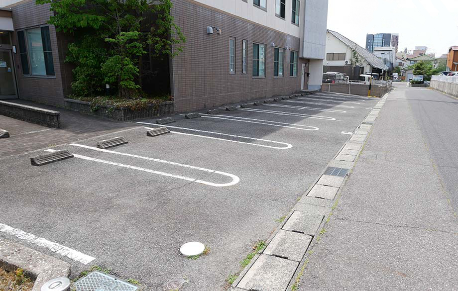 駅チカ・駐車場完備で通いやすい